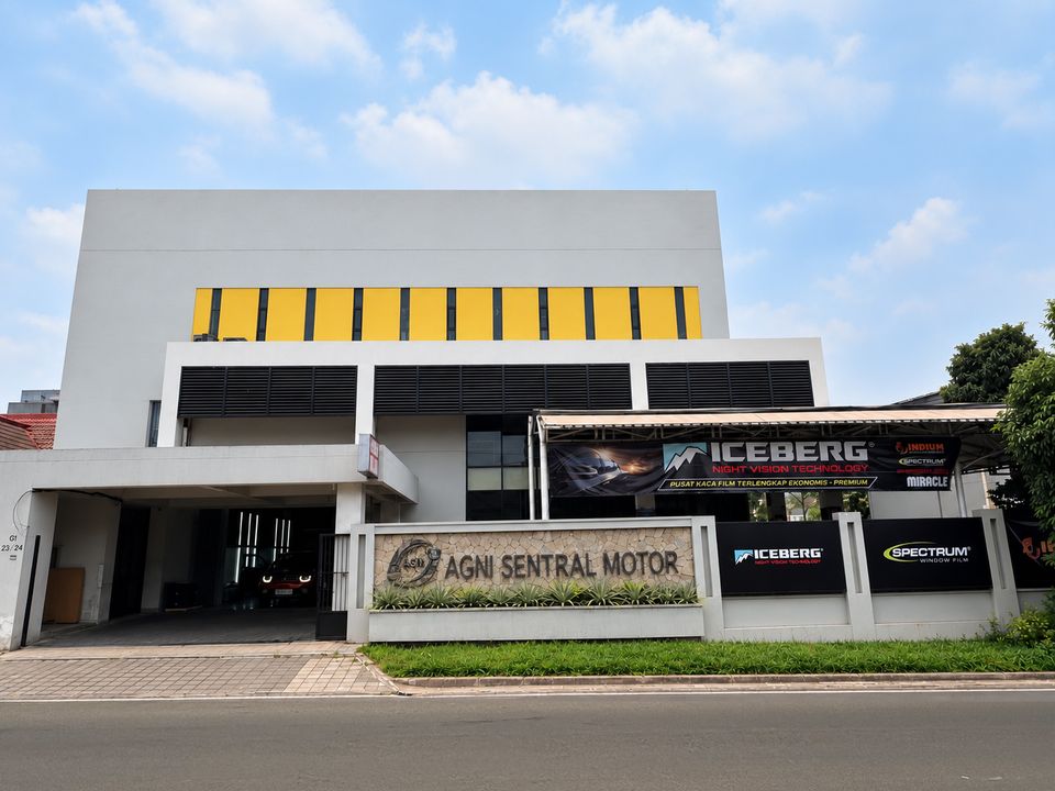 Gedung Agni Sentral Motor di BSD City, kantor Iceberg Window Films