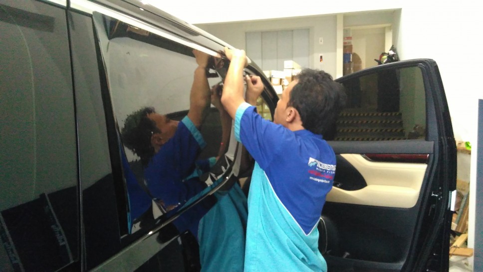 Foto-Foto Pemasangan ICEBERG Window Films dI TOYOTA 