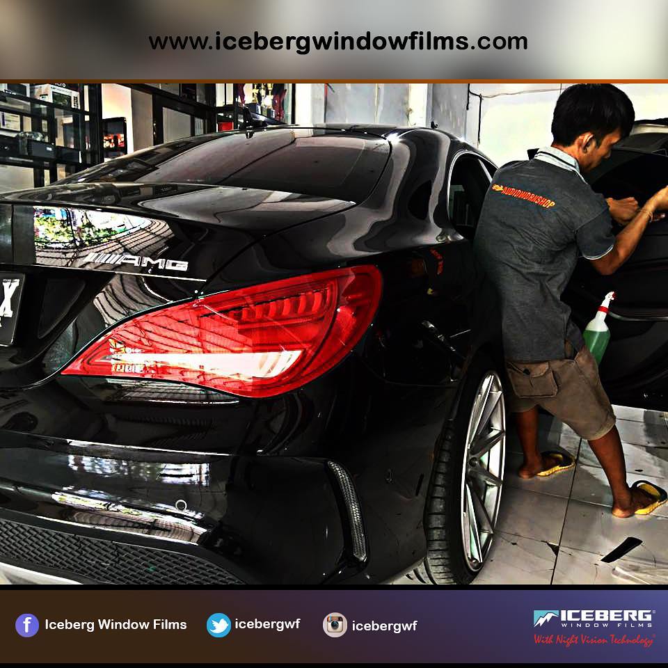 Pemasangan Iceberg window Film di kendaraan roda empat.