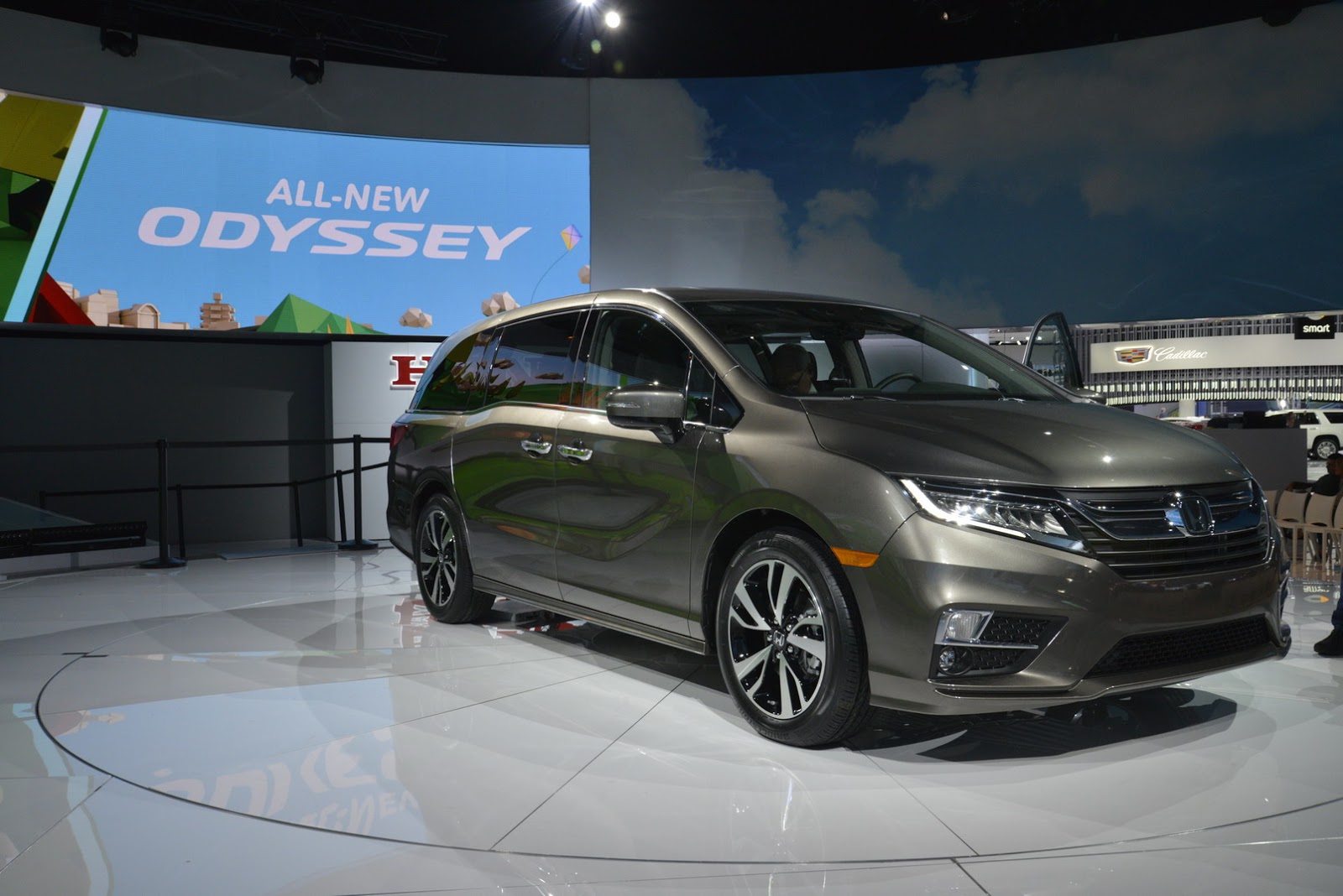 New Honda Odyssey Dengan Gigi 10-speed Mirip Mobilio?