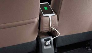 charger-handpone-in-car-(mobil)