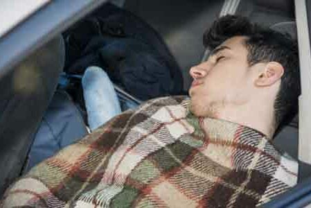 tidur-di-mobil- tidur-di-mobil-