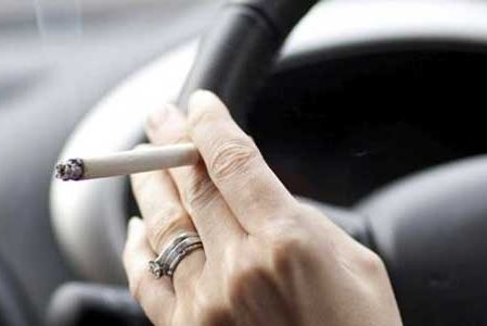 bau-rokok-di-mobil bau-rokok-di-mobil
